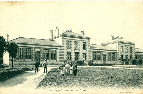 Carte postale de la première école de Moissy sur l'emplacement de l'actuelle mairie.